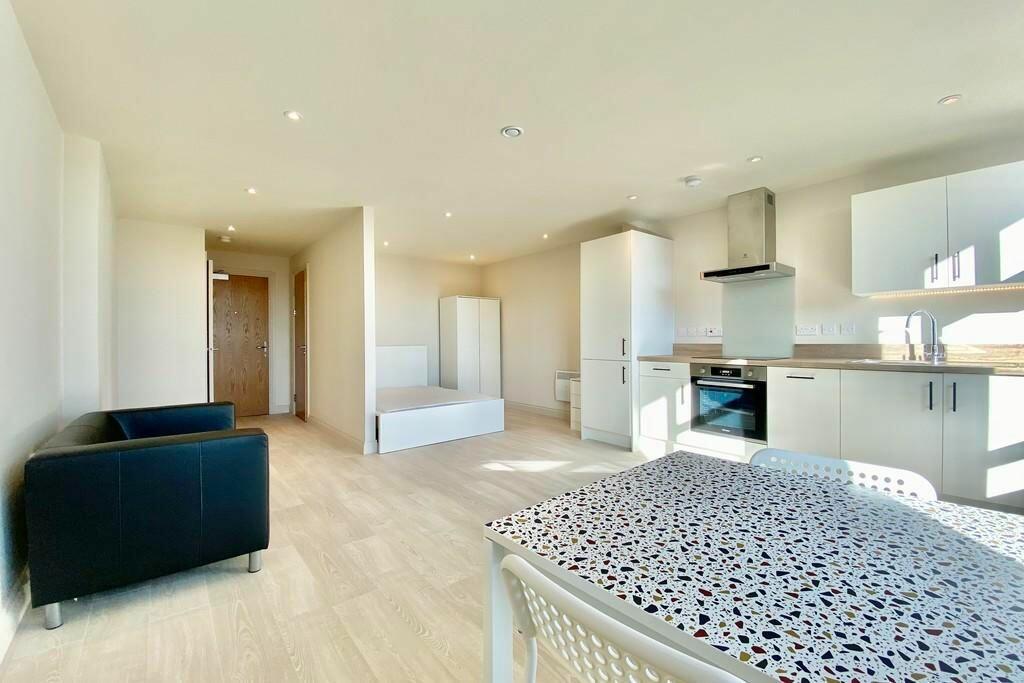 Apartment in Leeds, Leylands, Lovell Park - More