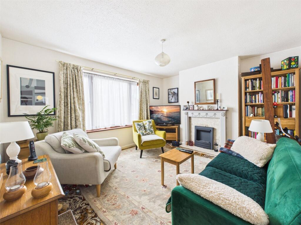 Armscroft Road, Gloucester, Gloucestershire, GL2 photo 3