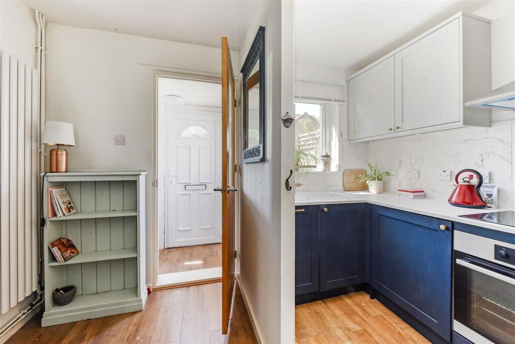 House in Guildford - View 4