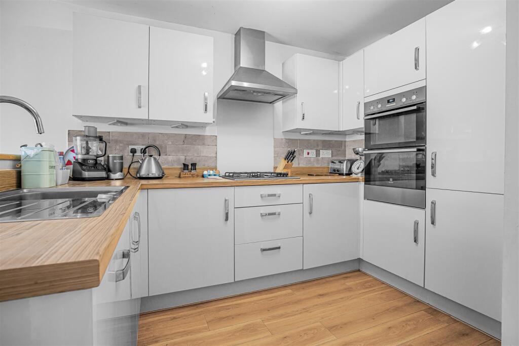 Fieldfare Close, Keynsham photo 4