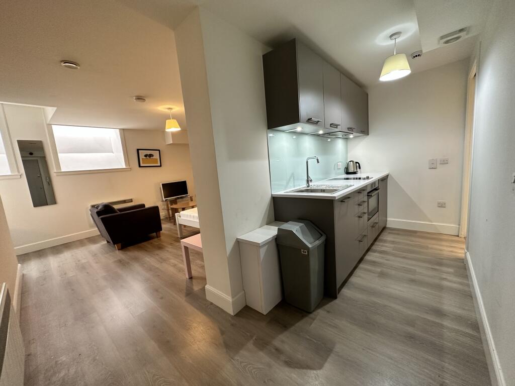 Apartment in Edinburgh - More