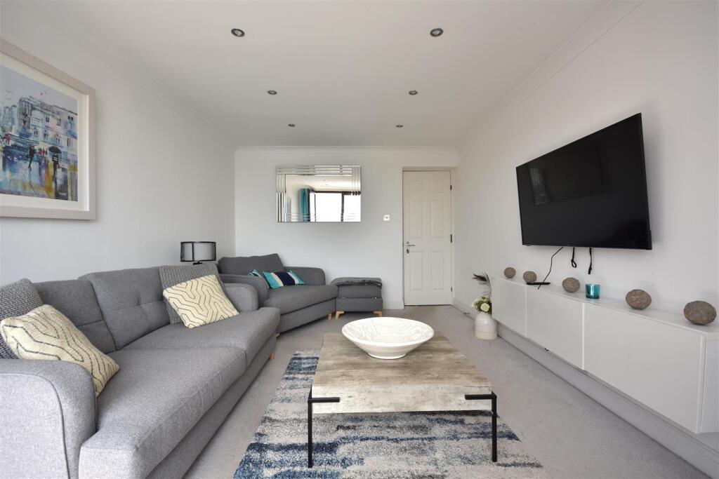 16 Jellicoe Court, Atlantic Wharf, Cardiff, CF10 4AJ photo 4