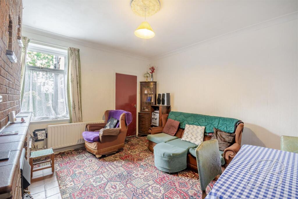 House in Mansfield, Ladybrook - View 3