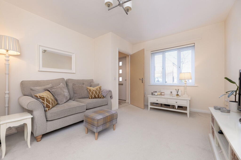 Wren Close, St. Ives, PE27 5DW photo 2