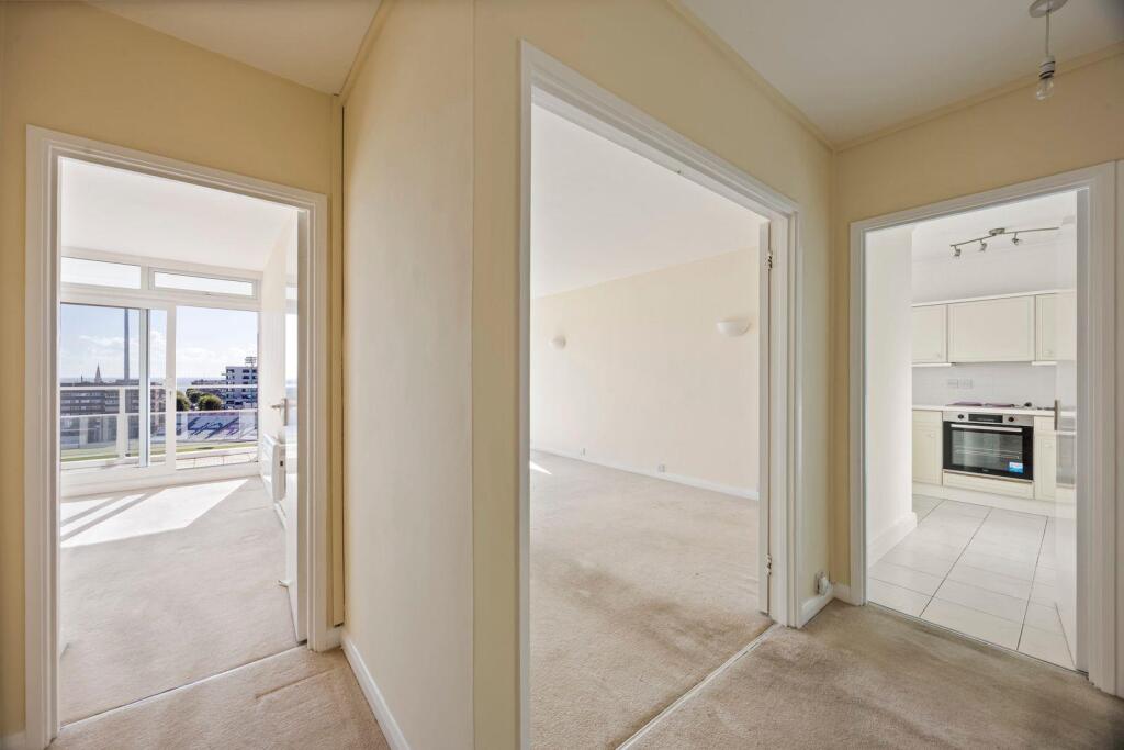 Apartment in Hove, Brighton and Hove - View 4