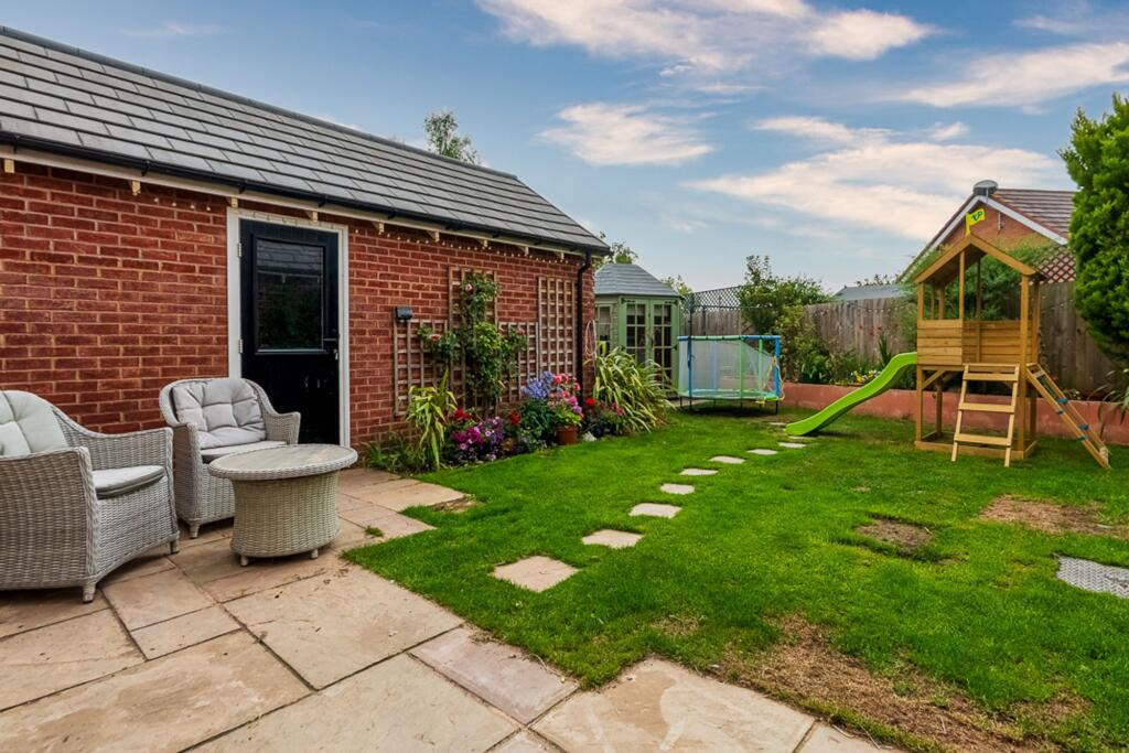 House in Worcester - View 2
