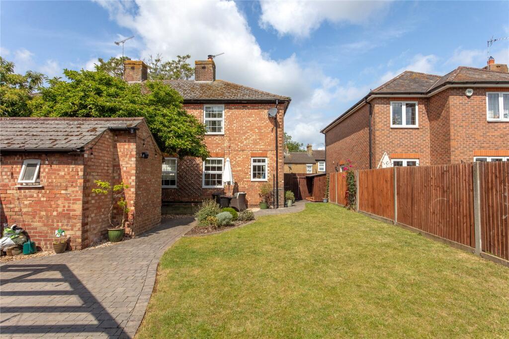 House in Toddington, Central Bedfordshire - More