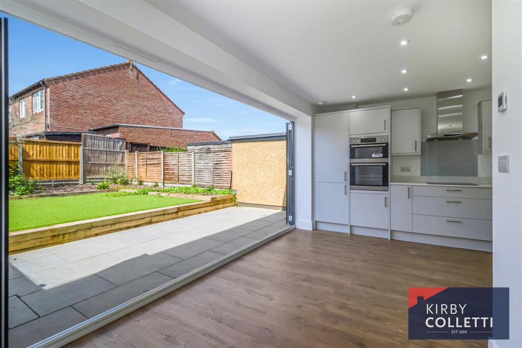 Frenchs Close, Stanstead Abbotts, Ware photo 2