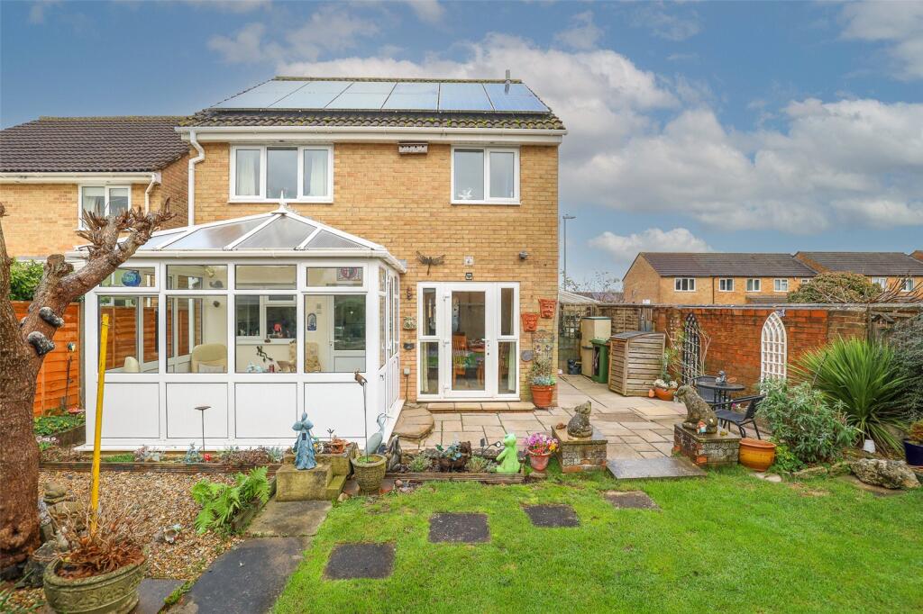 3 bed detached - Nightingale Avenue, Frome, Somerset, BA11 image 3