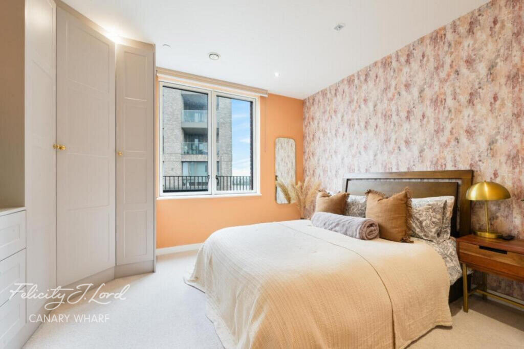 Main image of property: Cavendish Square, London E16