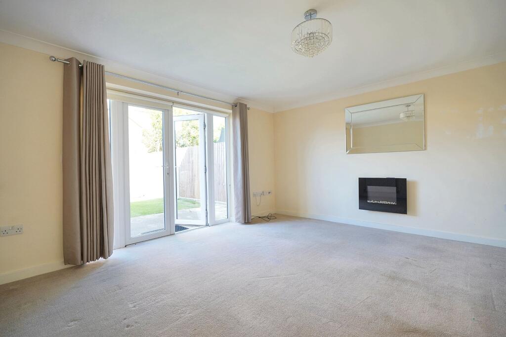 Felstead Crescent, Stansted photo 3