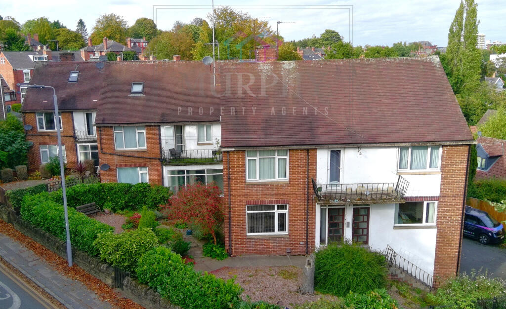 2-bed flat on Carleton Road, Pontefract, West Yorkshire, £160,000