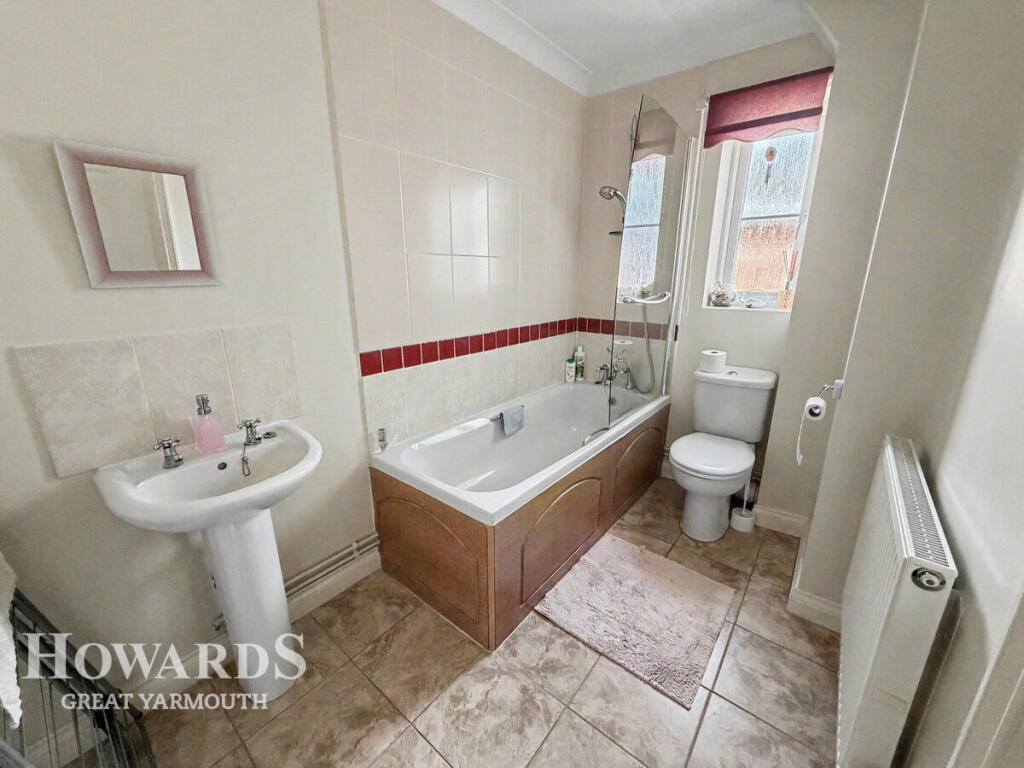 House in Great Yarmouth, Martham - More