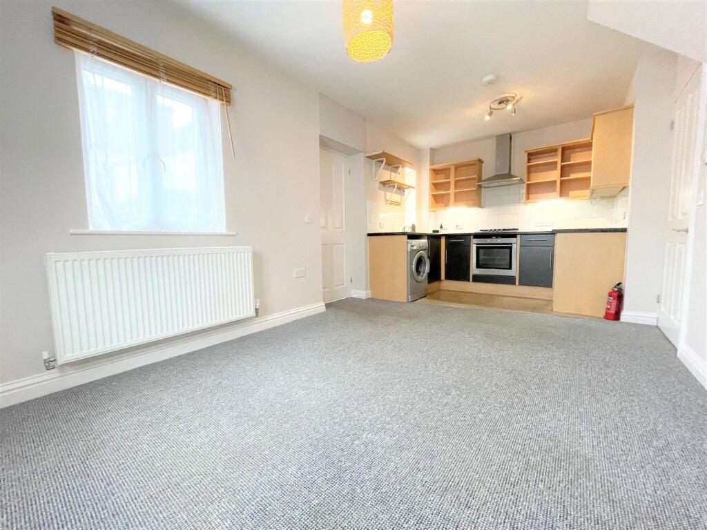Apartment in Bristol - View 3