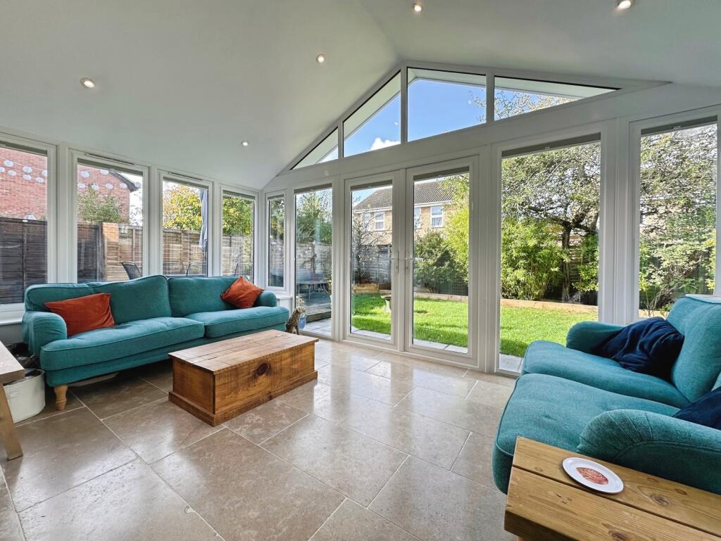 Fennel Close, Chineham, Hampshire, RG24 photo 4