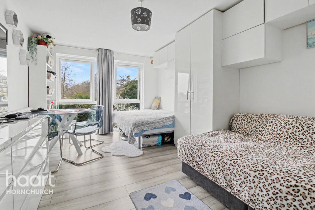 Main image of property: Chaplaincy Gardens, Hornchurch