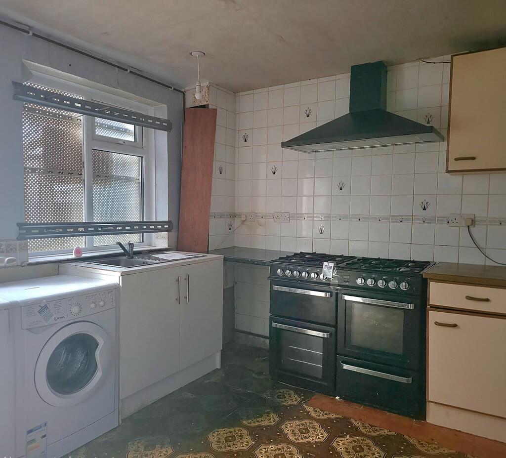 247, Mansel Road West photo 3