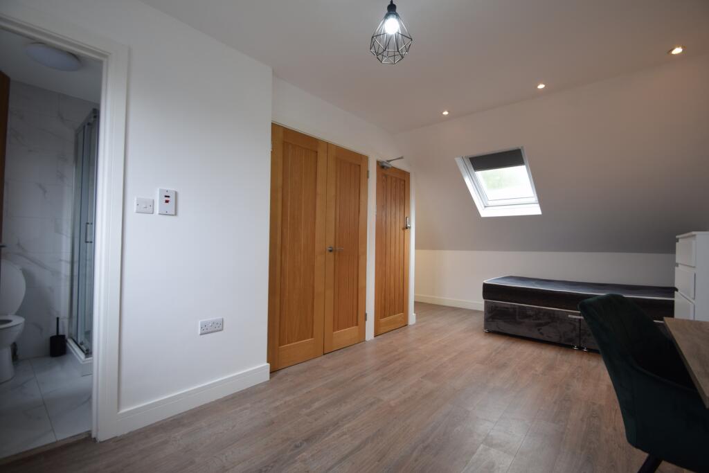 House in Cardiff, Cathays - More
