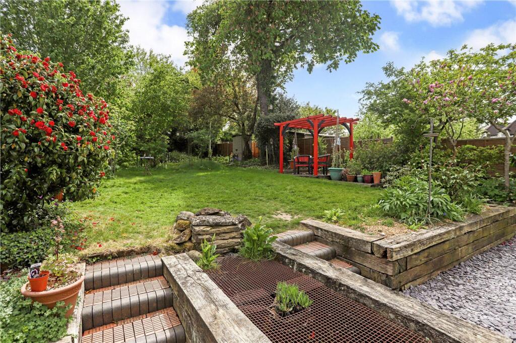 38 Sheephouse, Farnham, GU9 photo 4