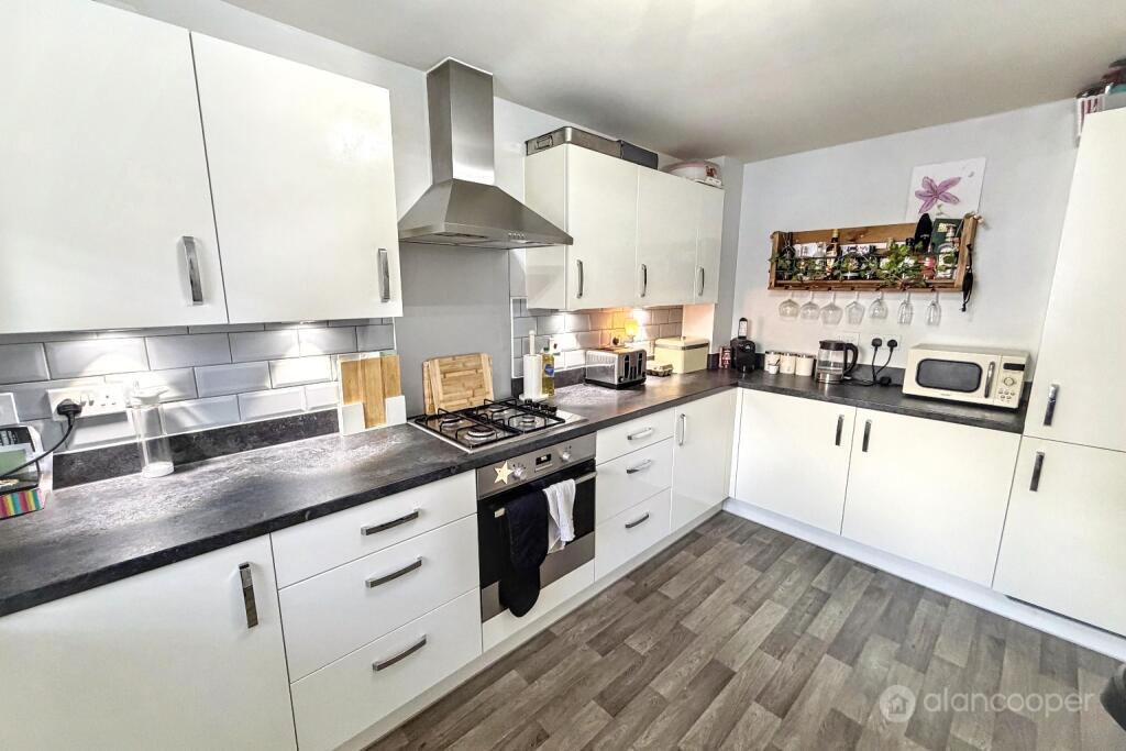 House in Nuneaton and Bedworth, Warwickshire - More