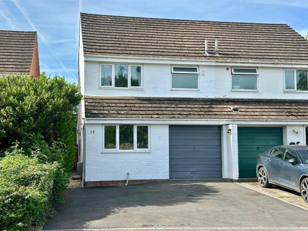 3-bed semi-detached on St. Peters Close, Moreton-On-Lugg, Hereford, £249,750