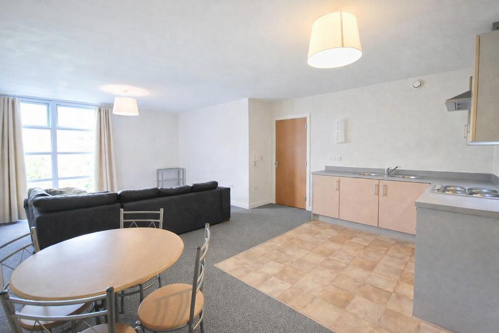Main image of property: Manor Court, 196 Altrincham Road, Manchester, M22 4RZ