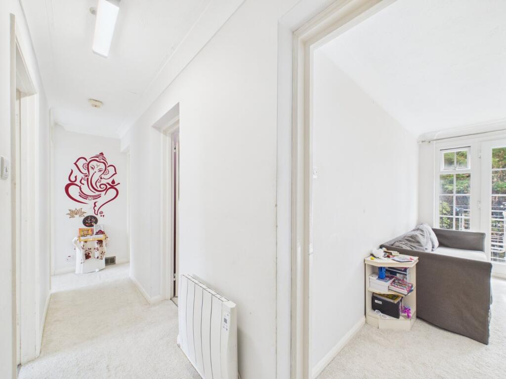Apartment in Spelthorne, Birch Green, Staines-upon-Thames - View 5
