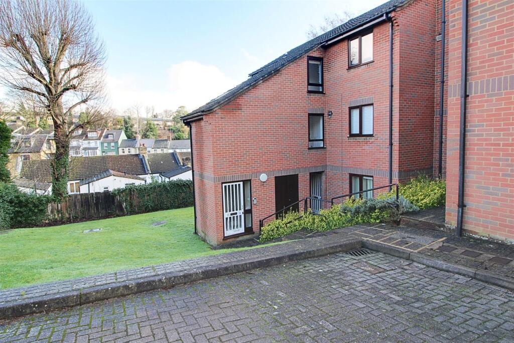 Main image of property: The Farthings, Boxmoor