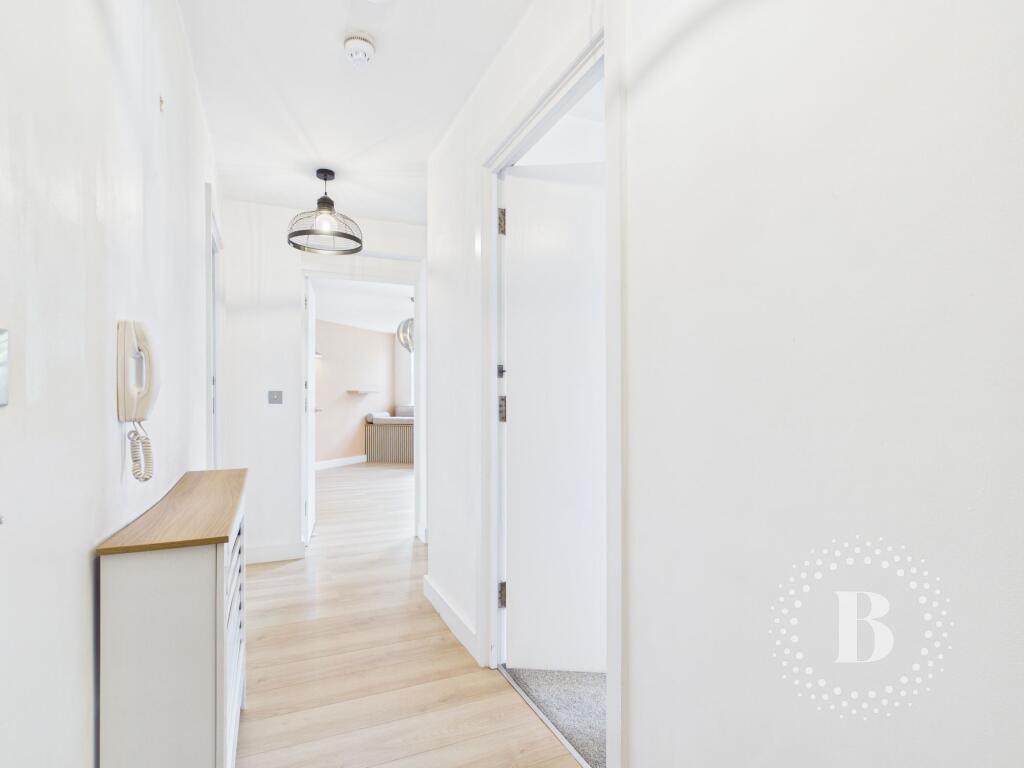 Apartment in Shrewsbury, Greenfields - More