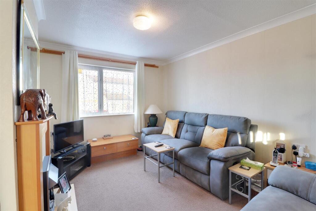 Chaffinch Court, Stonehouse photo 3