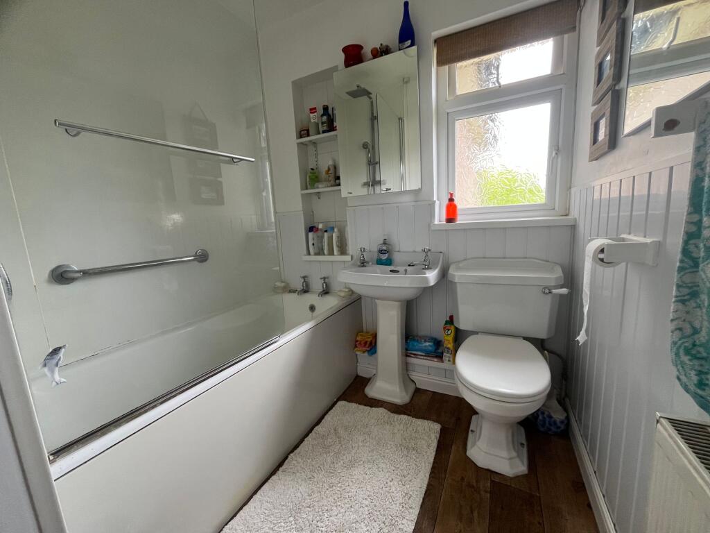 House in Pontyclun, Llantrisant - More