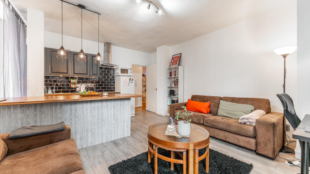 Apartment in Glasgow - View 3
