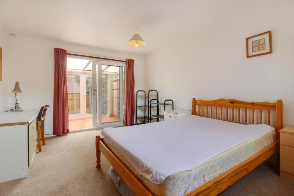 House in Guildford - View 3