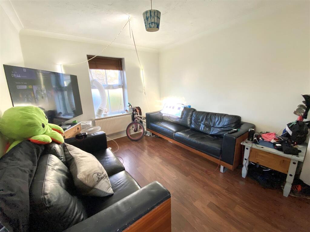 Apartment in Epping Forest, Waltham Abbey - View 2