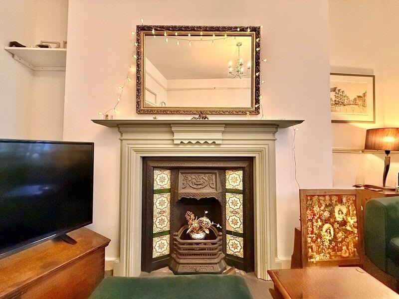Lisson Grove, Mutley, Plymouth. Modern one bedroom ground floor flat with a garden a short distance from Mutley Plain.  photo 3