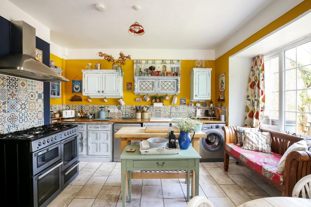 Southampton Road, Alderbury, Salisbury, Wiltshire, SP5 photo 2