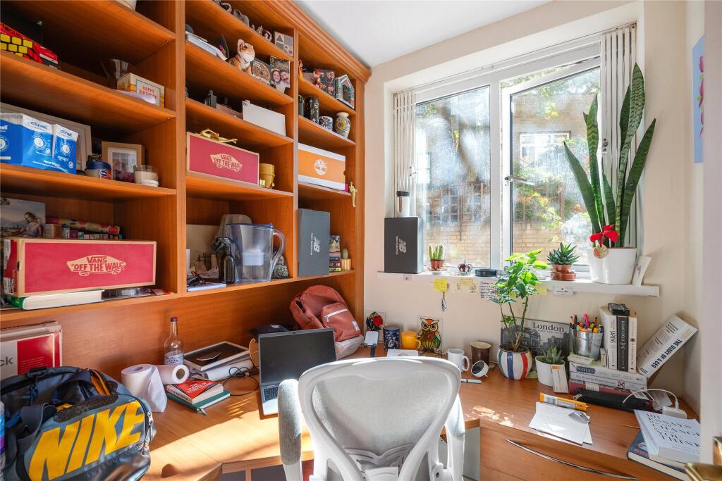 Apartment in London, Abbots Manor Estate, Pimlico - More