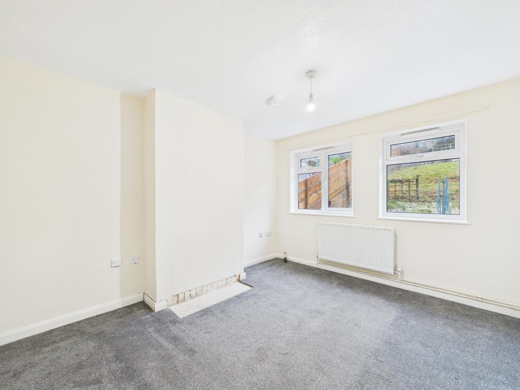 House in East Staffordshire, Winshill - View 4