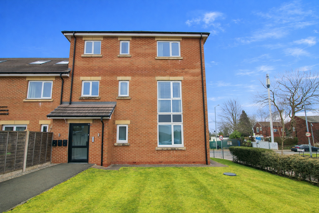 Woodvale, Westhoughton, BL5 3FF photo 2