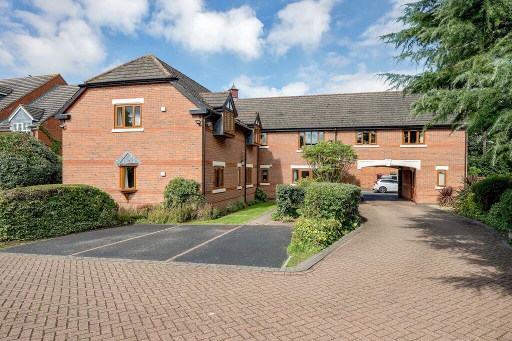 2-bed flat on Station Road, Oakham, £135,000