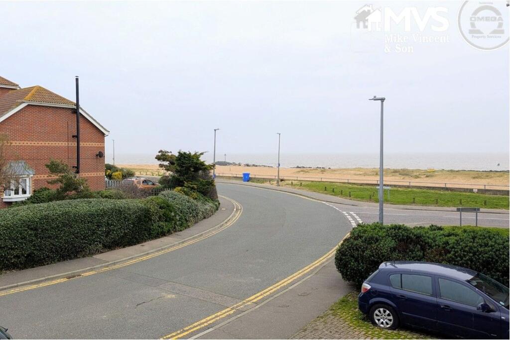 Hastings Avenue, Martello Bay, Clacton on Sea photo 2