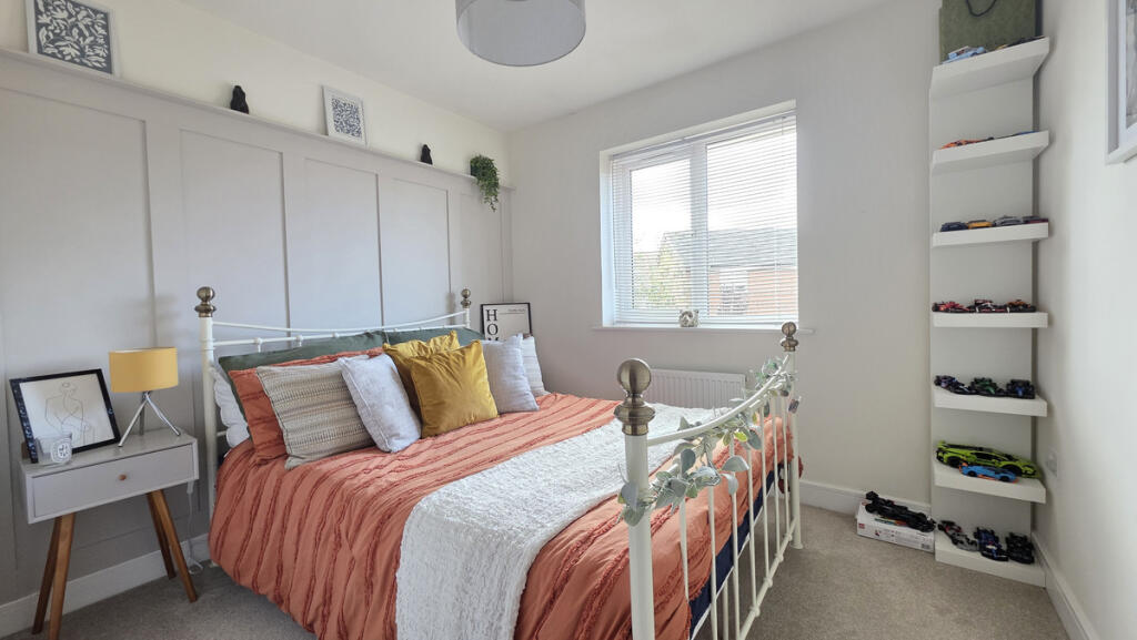 House in Stratford-on-Avon, Southam - More