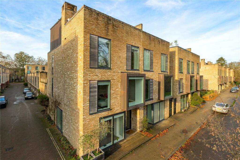 Main image of property: Henslow Mews, Cambridge, Cambridgeshire, CB2