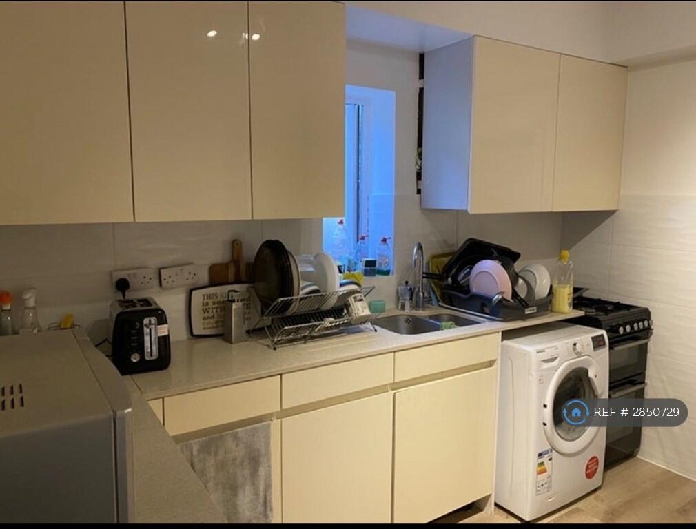1 bedroom house share for rent