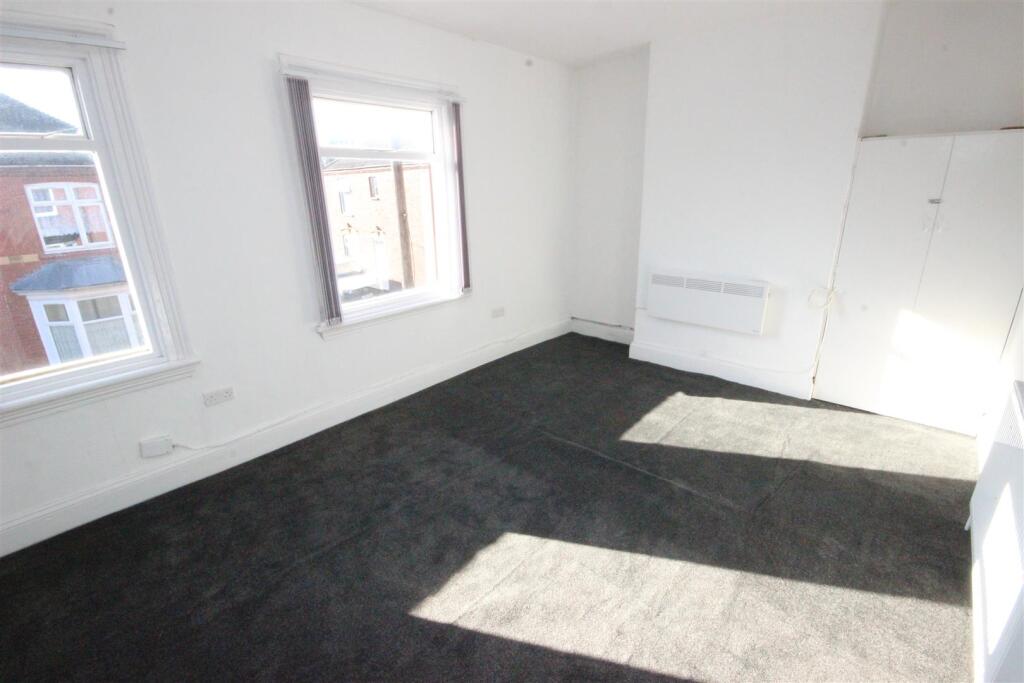 Apartment in Dudley, West Midlands - View 3