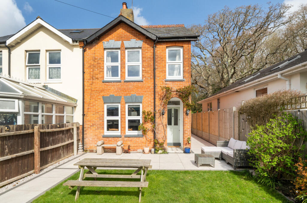 Main image of property: Gordon Road, Highcliffe, Christchurch, BH23