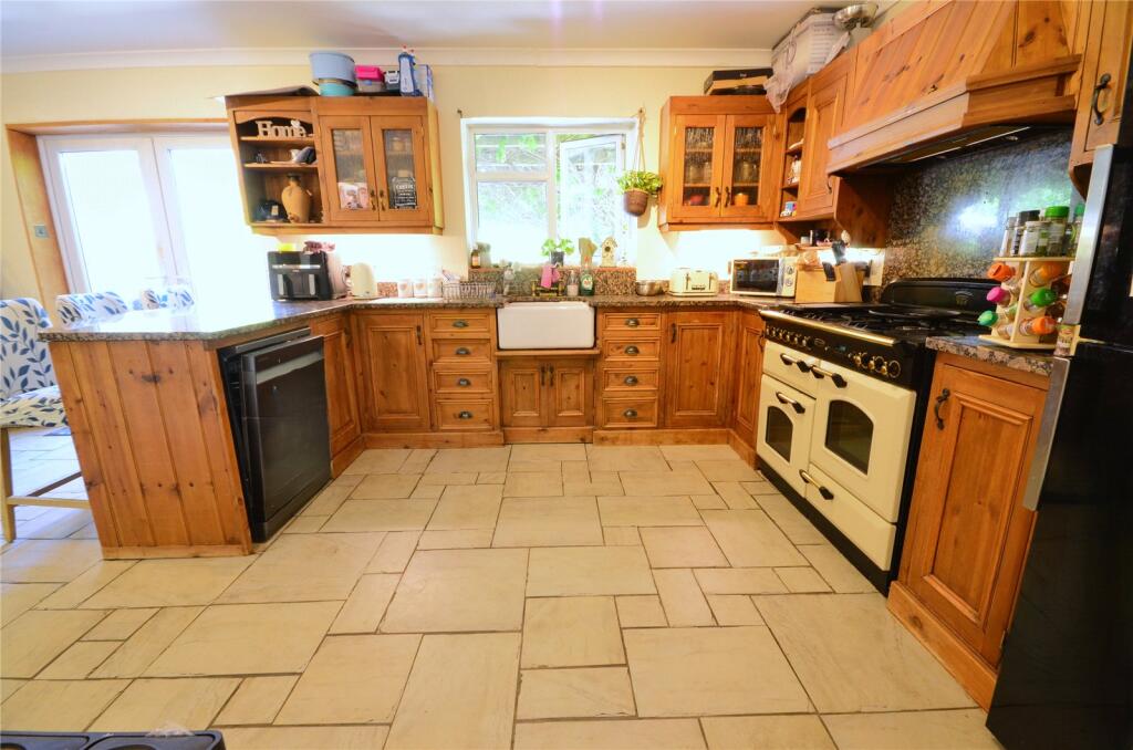 House in East Grinstead, Dormansland - View 4