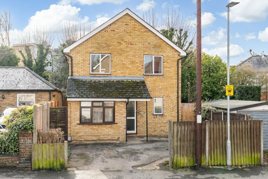 3-bed detached on Cromwell Road, Ware, SG12, £500,000