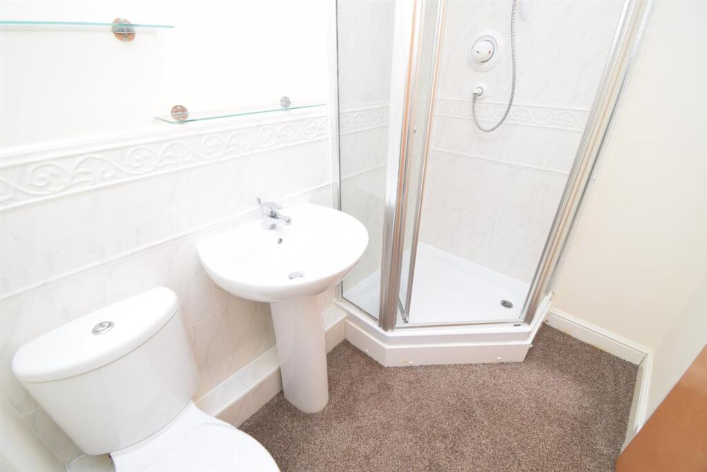 Moorcroft Court, Ossett, WF5 9EY - Fler