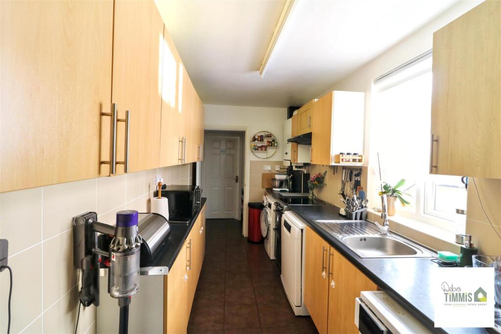 House in Stoke-on-Trent - View 3